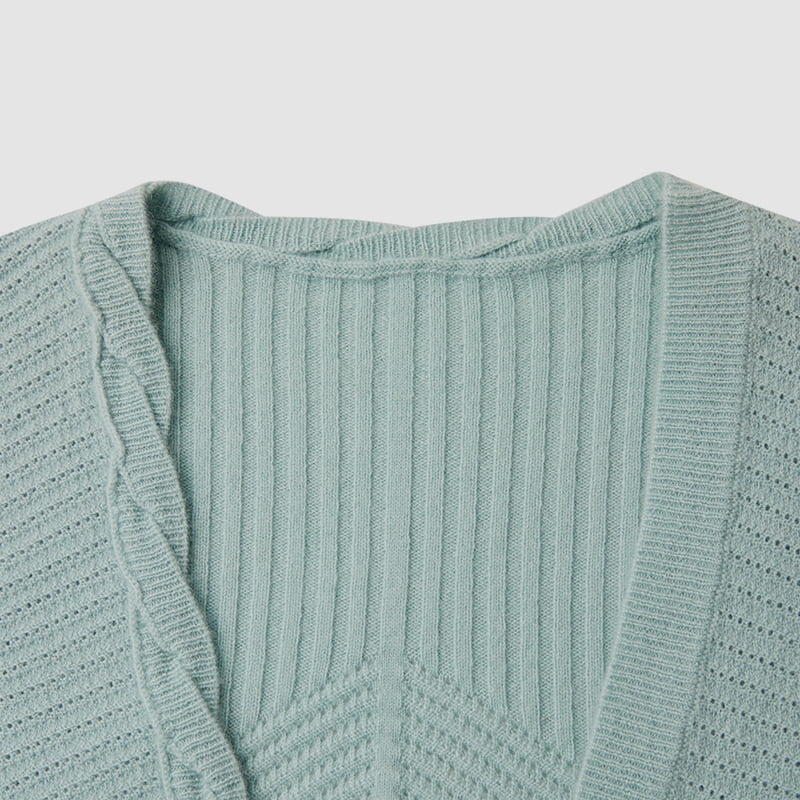 ML2218 เสื้อคาร์ดิแกนถักกระดุมแถวเดียวคอวี Twist มีกระดุมรูปกลีบดอกไม้ ML2218 เสื้อคาร์ดิแกนถักกระดุมแถวเดียวคอวี Twist มีกระดุมรูปกลีบดอกไม้