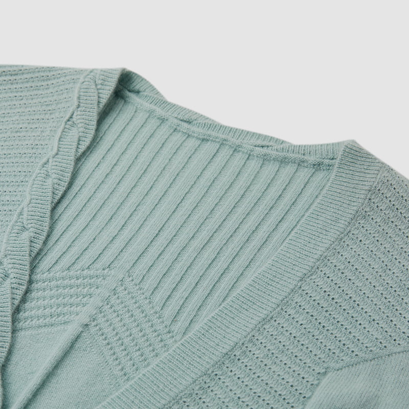 ML2218 เสื้อคาร์ดิแกนถักกระดุมแถวเดียวคอวี Twist มีกระดุมรูปกลีบดอกไม้ ML2218 เสื้อคาร์ดิแกนถักกระดุมแถวเดียวคอวี Twist มีกระดุมรูปกลีบดอกไม้