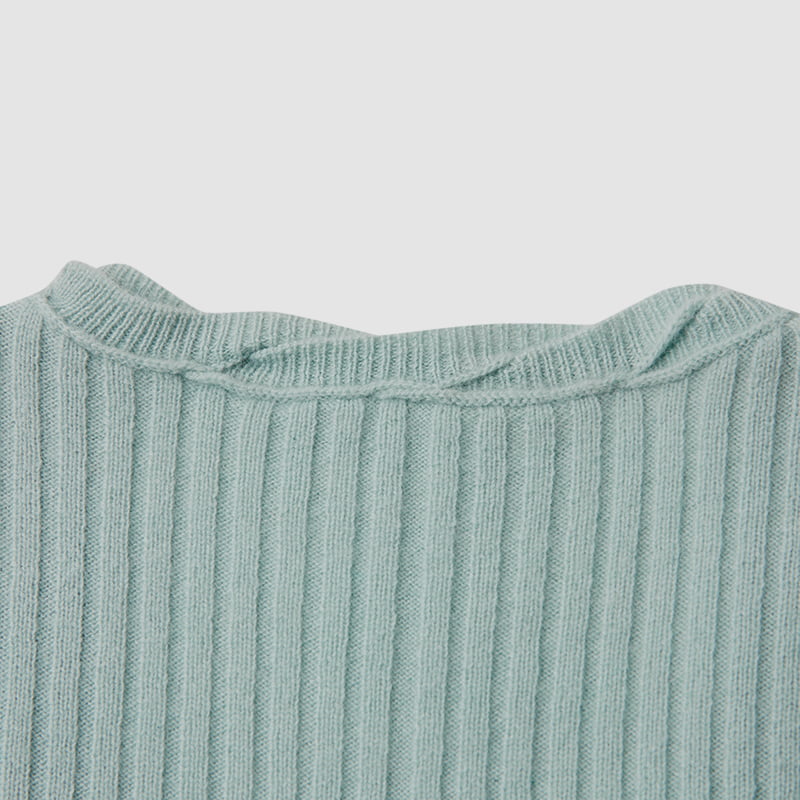 ML2218 เสื้อคาร์ดิแกนถักกระดุมแถวเดียวคอวี Twist มีกระดุมรูปกลีบดอกไม้ ML2218 เสื้อคาร์ดิแกนถักกระดุมแถวเดียวคอวี Twist มีกระดุมรูปกลีบดอกไม้