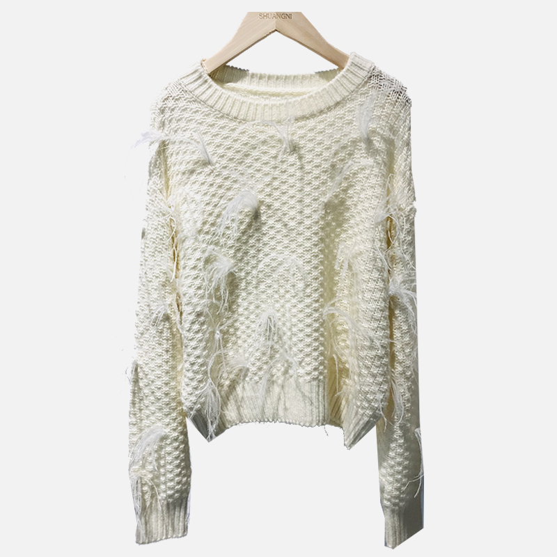 SNS061 เสื้อสเวตเตอร์ถักประดับขนนกคอกลม สีขาว